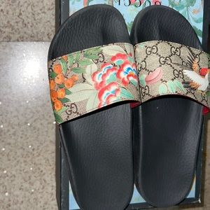Worn Gucci slides comes with box and dust bag